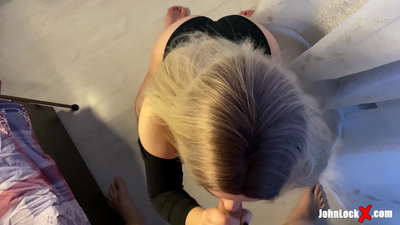 Redhead əmzikli dick və sikişmək, əldə cum üzərində onun göt